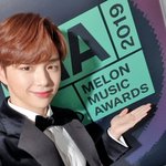 [강다니엘] 강다니엘 수트셀카 올라와따