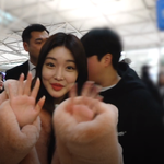 [같이봐요] <b>청하</b> 오늘 출국 너무 예뻐 ㅎㅎ