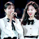 180으로 입국하는 트와이스 <b>정연</b>