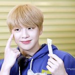 강다니엘 지금 모할까..