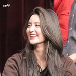 미소를 <b>안고</b> 피어난 꽃, 아이돌