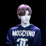 [NCT] 태용이 검은색 <b>반다</b>나 사진 있는 사람