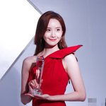 윤아 시상식마다 레전드 찍는거 같아