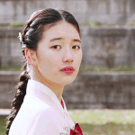 수지 얼굴 크고 좀 <b>푸근</b>하고 친근한... 여자아이돌인게...