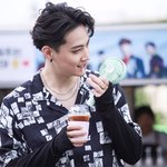 타고난 <b>까리</b>함에 치이는 남돌
