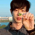 [댓글부탁해] 훈남이다 <b>네잎</b>클로버라니 ㅠㅠㅠㅠ