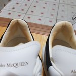 55만원 주고 산 운동화가 9900원 스타킹때문에 <b>오염</b>됐어요