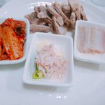 한정식 먹으러왔는데 <b>홍어</b>삼합