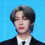 어떤 남돌이 검정 코트 입은 날 갖고 다니는 것