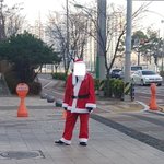 우리 단지에 <b>산타</b>들 돌아다녔음