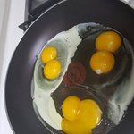 어제 계란후라이 해먹는데 모두 <b>쌍란</b>...