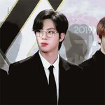 <b>진</b>...안경을 썼어?