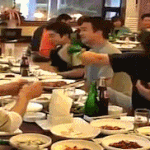 올드보이 촬영 당시 최민식 술잔 받는 <b>유지태</b>