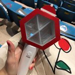 [댓글부탁해] 이번 엑소 콘서트에서 팬이 진행한 응<b>원봉</b> 커스텀