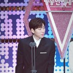 시상식에서 <b>펭수</b> 만난 지코