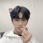 팬들에게 수학 문제 풀어주는 남돌