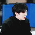 레오는 송곳니가 <b>뾰족</b>하다면 특유의 묘한 외모랑 더 잘 어울릴텐데...