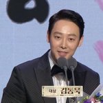 [댓글부탁해] 김동욱, 데뷔 12년만 <b>첫</b> <b>대상</b>