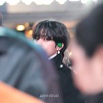 길가다 <b>뷔</b>랑 눈마주친