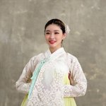 한복입고 새 해 인사하는 <b>청하</b>