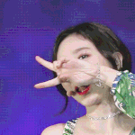 근데 연예인 사생활 <b>감수</b>해야 한다는거