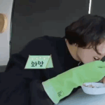 정국 이거 고무<b>장갑</b>이야?