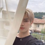여자블라우스 입은 태용