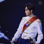 제복입은 김재환 미쳤네