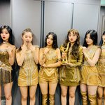 저... <b>후배님</b> 제 날개 한번 만져보실래요?