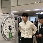 [모두드루와] 어깨 넓은거 좀 봐...