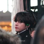 근데 <b>뷔</b>는 보면