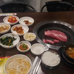 [댓글부탁해] 이제 고2 올라가는데 꽃등심 <b>혼</b><b>밥</b>하러 왔다