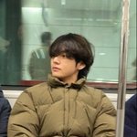 이거 뷔 지하철 탄거임?