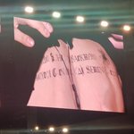 [모두드루와] 김준면 등에 <b>멤버이름</b> 새겼는데