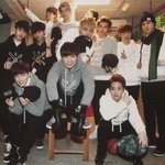[EXO] 이사진 뭔가 <b>애틋</b>하고 아련함