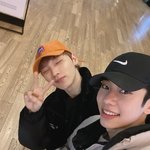 [댓글부탁해] 화장 시작하니까 <b>쌩얼</b>로 못 나가겠음;;