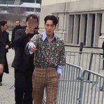 카이가 길 지나가다 팬 <b>앞</b>에 멈춘 이유