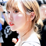 웬디 피어싱 많이 했네