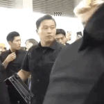 [EXO] 변백현 가방이 ㅈㄴ 신기한 <b>박찬열</b>