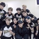 [인피니트] 금둥이들 단콘끝나고 울림<b>식구</b>들 사진 찍은거 올라옴