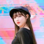 직찍 훑어보는게 낙이 된 <b>여</b><b>돌</b>