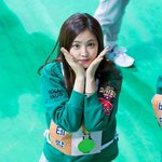<b>손나은</b> 개귀엽다