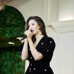 팬 결혼식 축가 불러준 <b>선미</b>