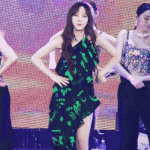 언<b>발란스</b> 원피스 입은 태연