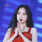 웬만한 액세서리는 다 묻히는 <b>수려</b>한 여돌