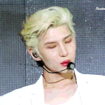 <b>레오</b>는 사람을 유혹하다 못해 잡아먹을 것 같지..