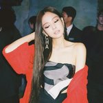 제니 어깨 라인ㄷㄷ