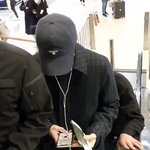 [EXO] <b>세훈이</b> 휴대폰 배경 뭔지 봤나