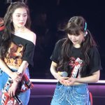 <b>웬디</b> 얘기하면서 우는 조이보면서 물 챙겨주는 아이린
