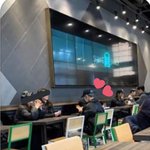 [EXO] 백현이 <b>앞</b>에 <b>여자</b> 둘 사진 여기서 보셈